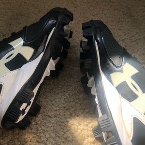 Under armor cleats for outdoor sports